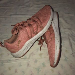 Pumas pink sneakers ❤️